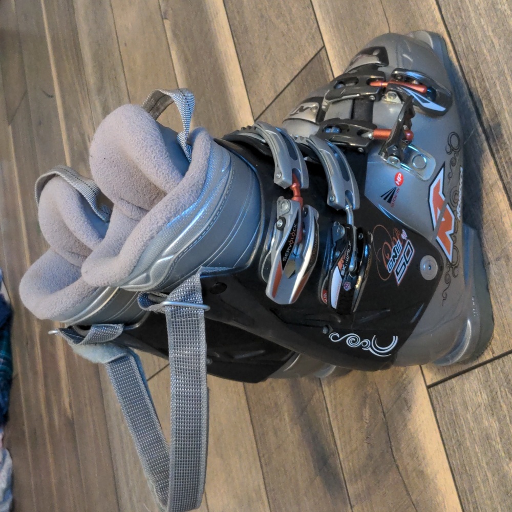 Nordica One 50 Women's Alpine Ski Boots Silver Black Mondo 25.5 Size 8.5